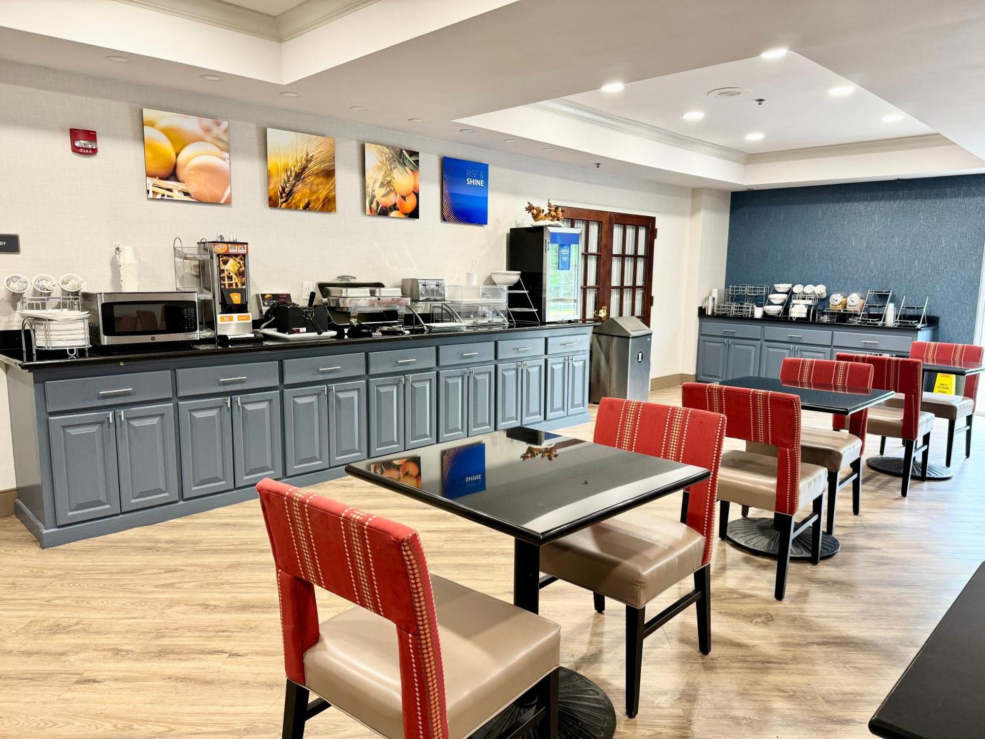 Comfort Suites East Brunswick - South River Exteriör bild