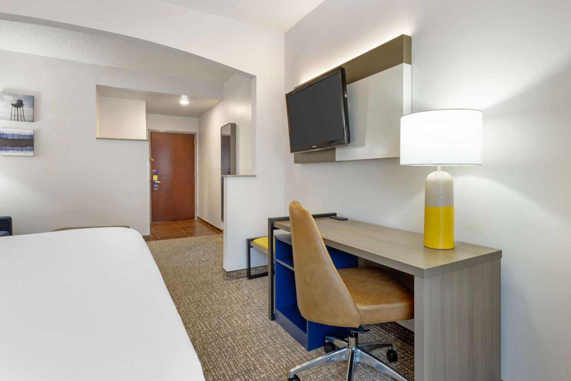 Comfort Suites East Brunswick - South River Exteriör bild