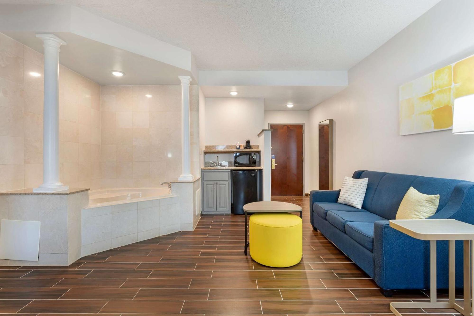 Comfort Suites East Brunswick - South River Exteriör bild