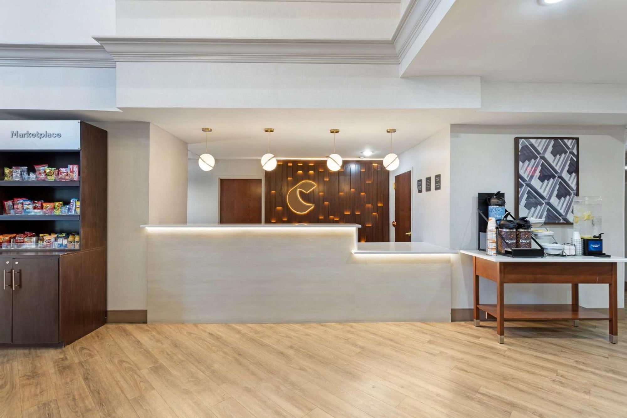 Comfort Suites East Brunswick - South River Exteriör bild