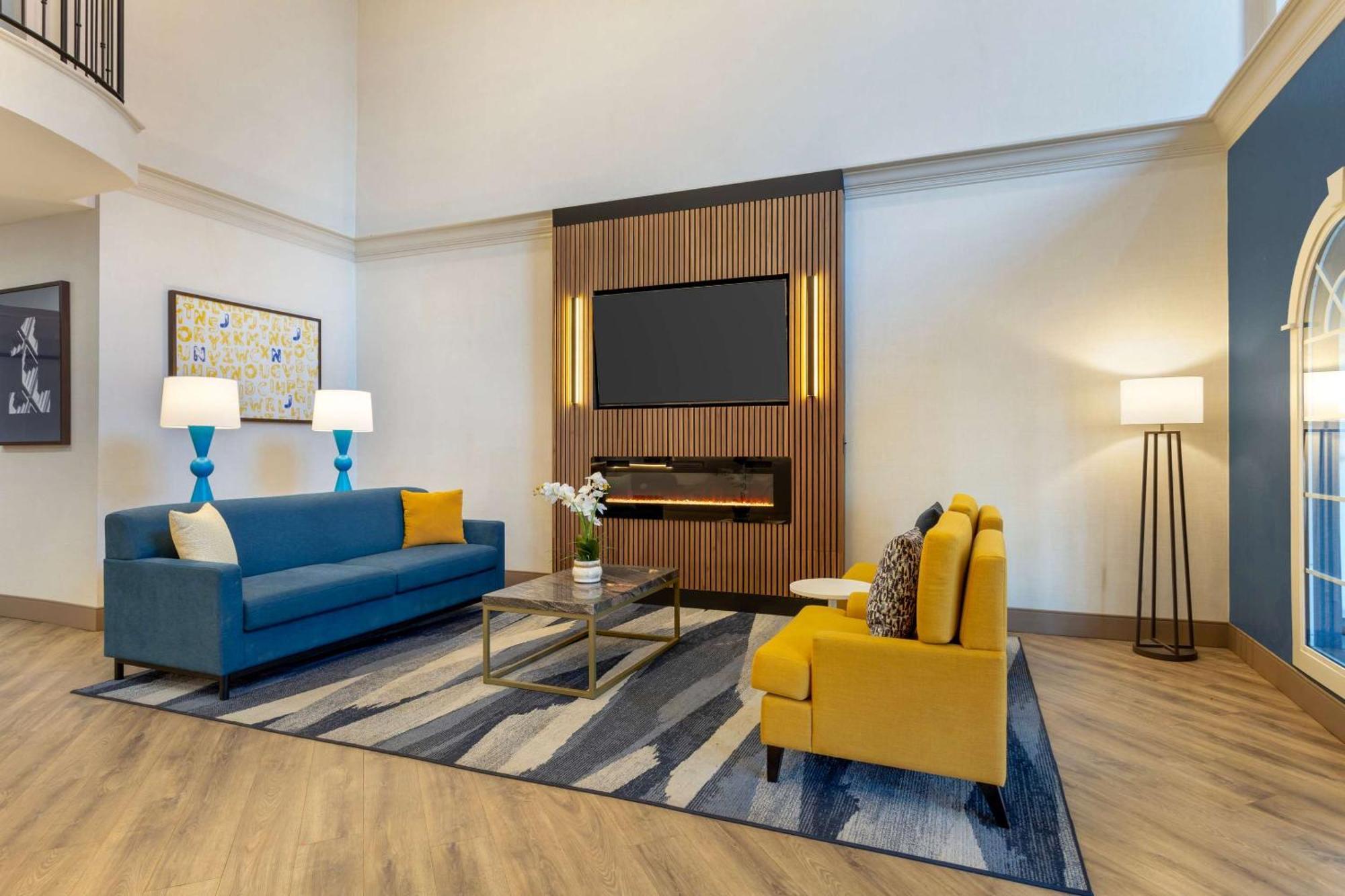 Comfort Suites East Brunswick - South River Exteriör bild