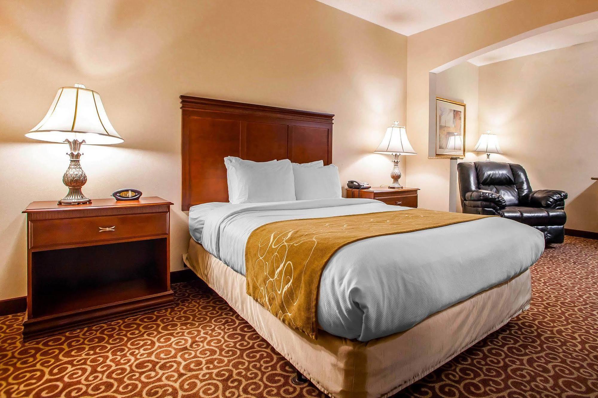 Comfort Suites East Brunswick - South River Exteriör bild