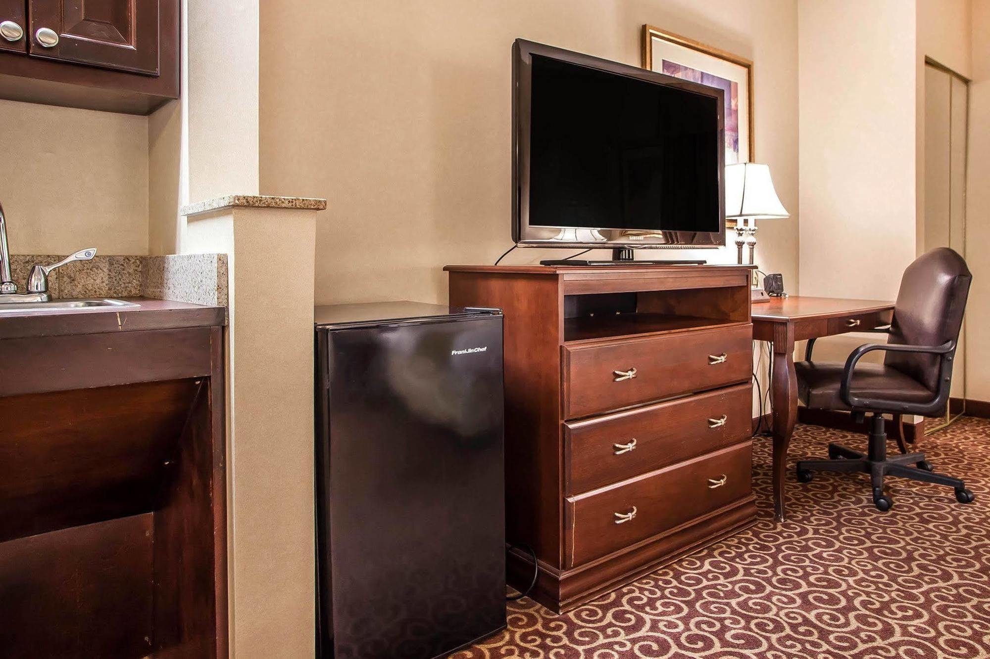 Comfort Suites East Brunswick - South River Exteriör bild
