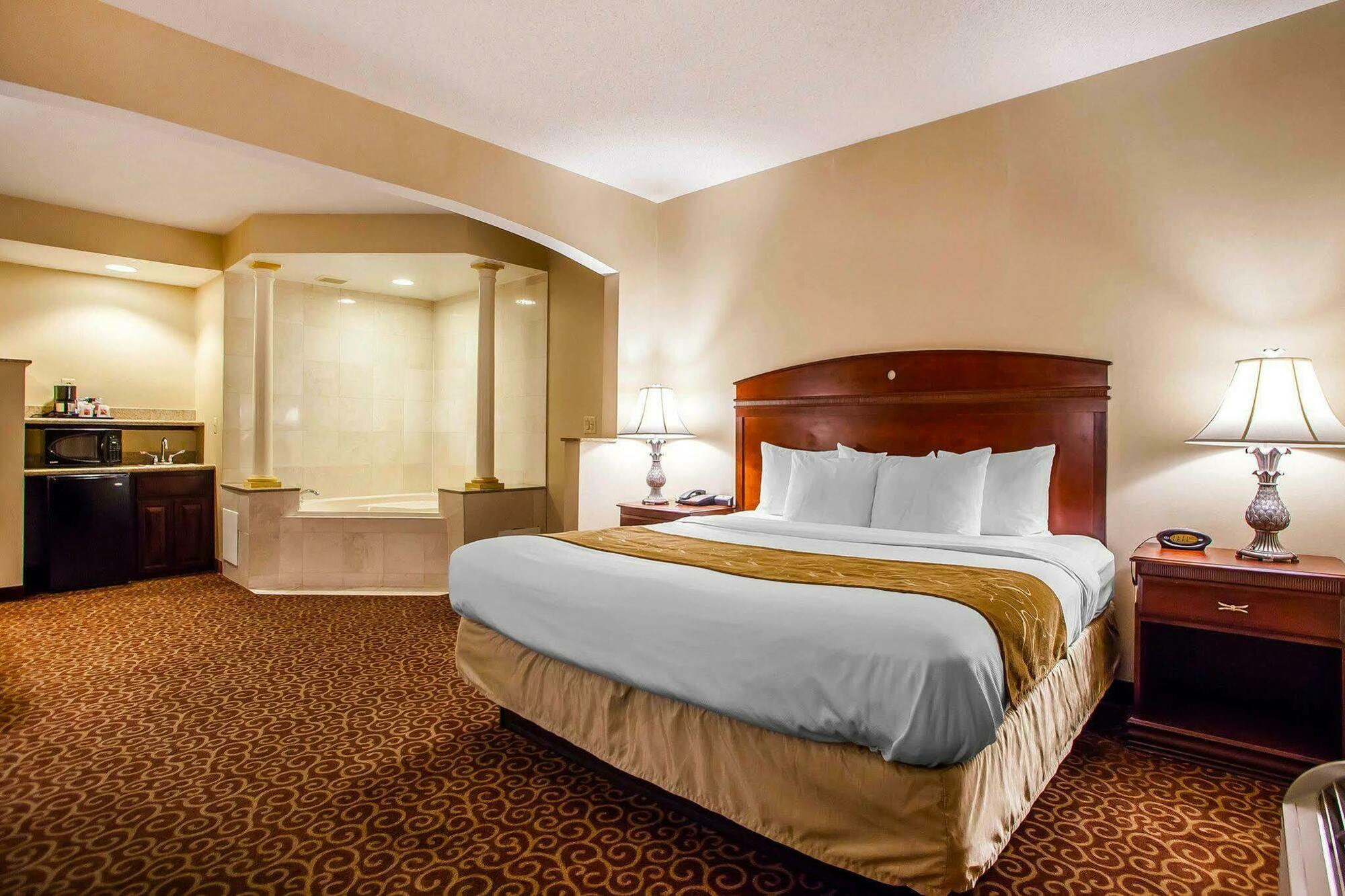 Comfort Suites East Brunswick - South River Exteriör bild