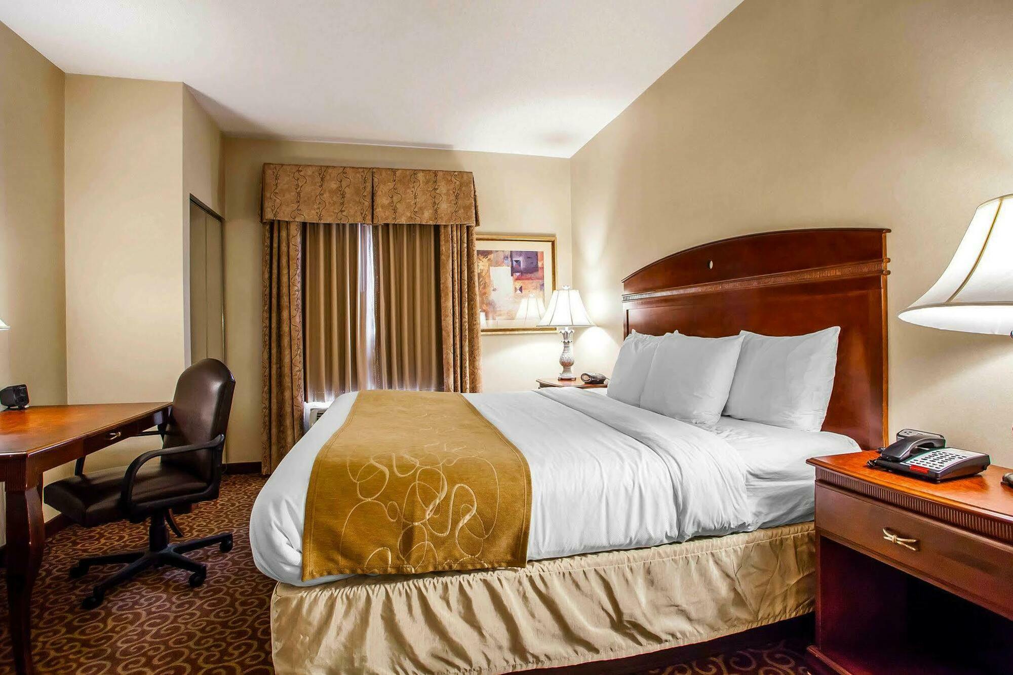 Comfort Suites East Brunswick - South River Exteriör bild