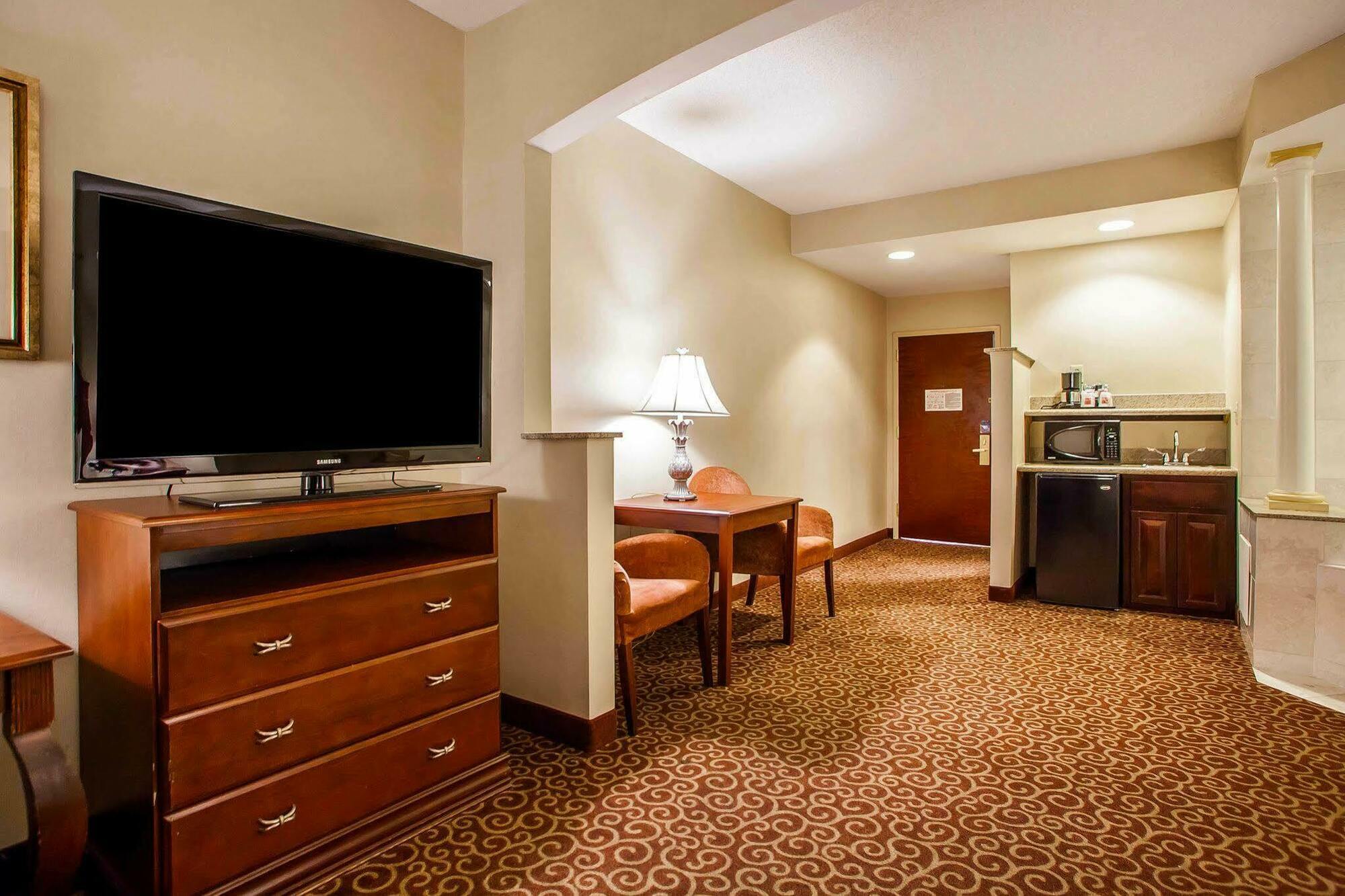 Comfort Suites East Brunswick - South River Exteriör bild