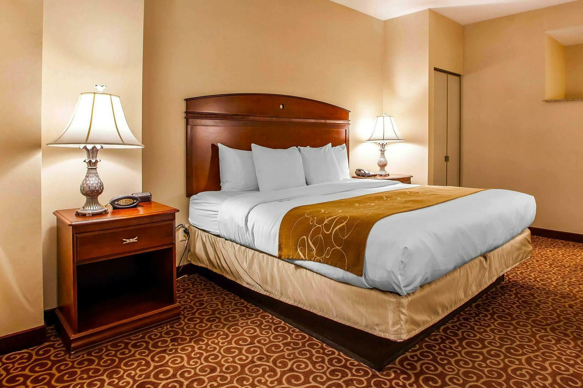 Comfort Suites East Brunswick - South River Exteriör bild