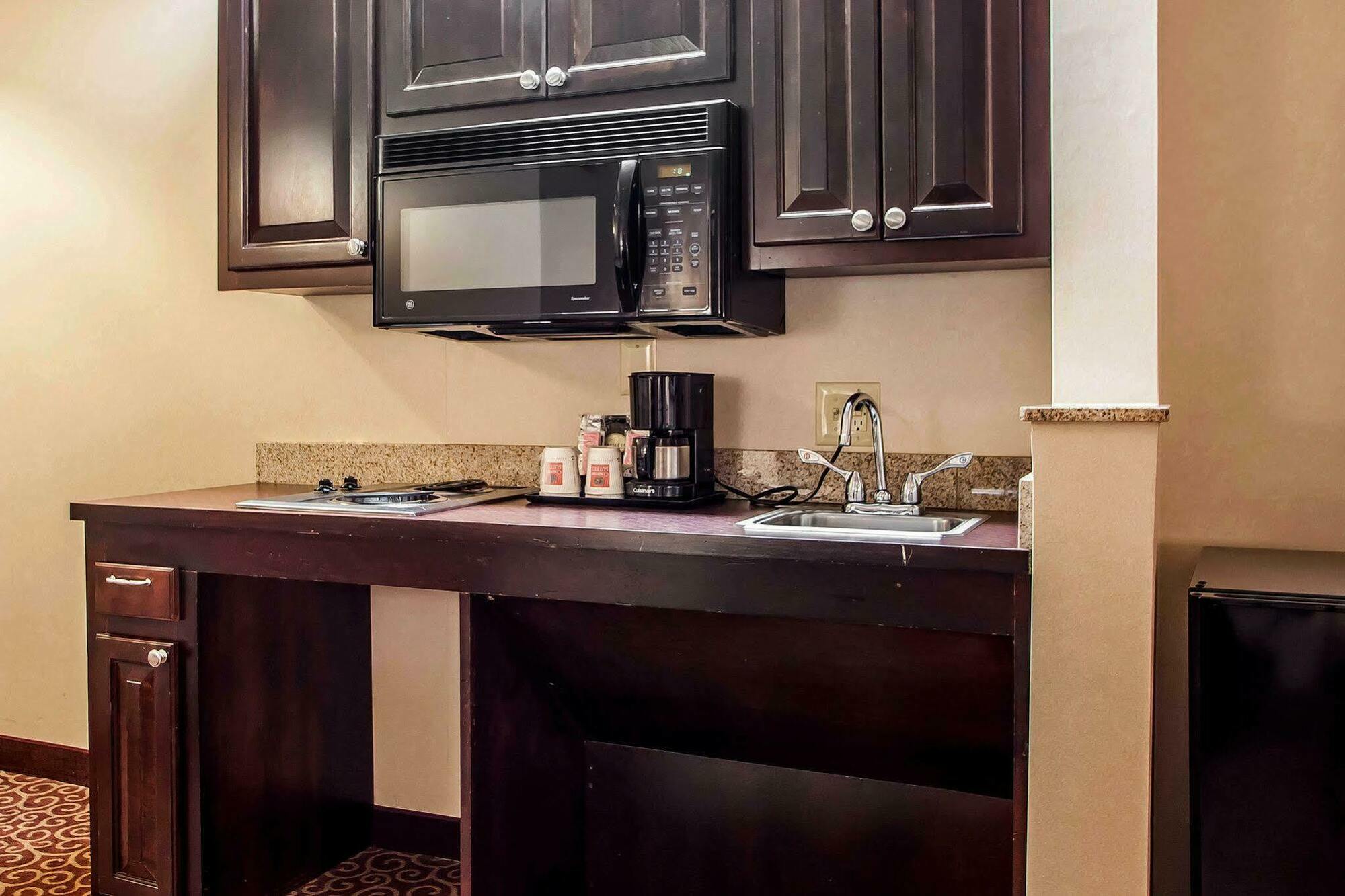 Comfort Suites East Brunswick - South River Exteriör bild